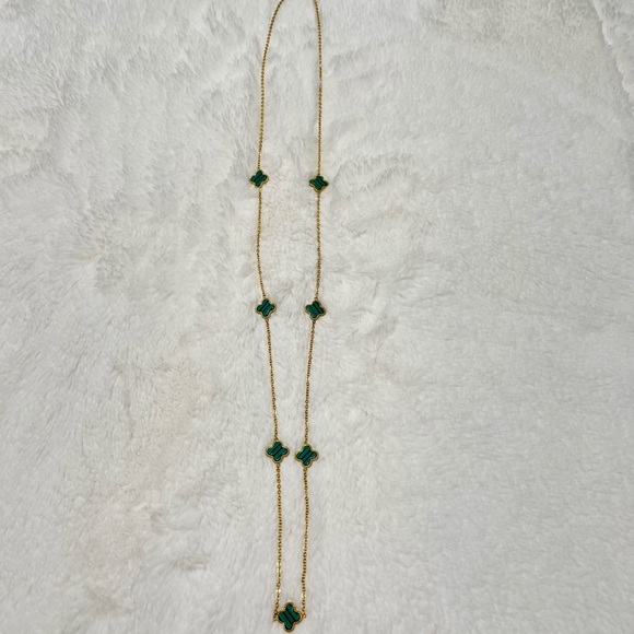 Van Cleef & Arpels Jewelry - Gorgeous four leaf clover gold necklace ❤️🥰